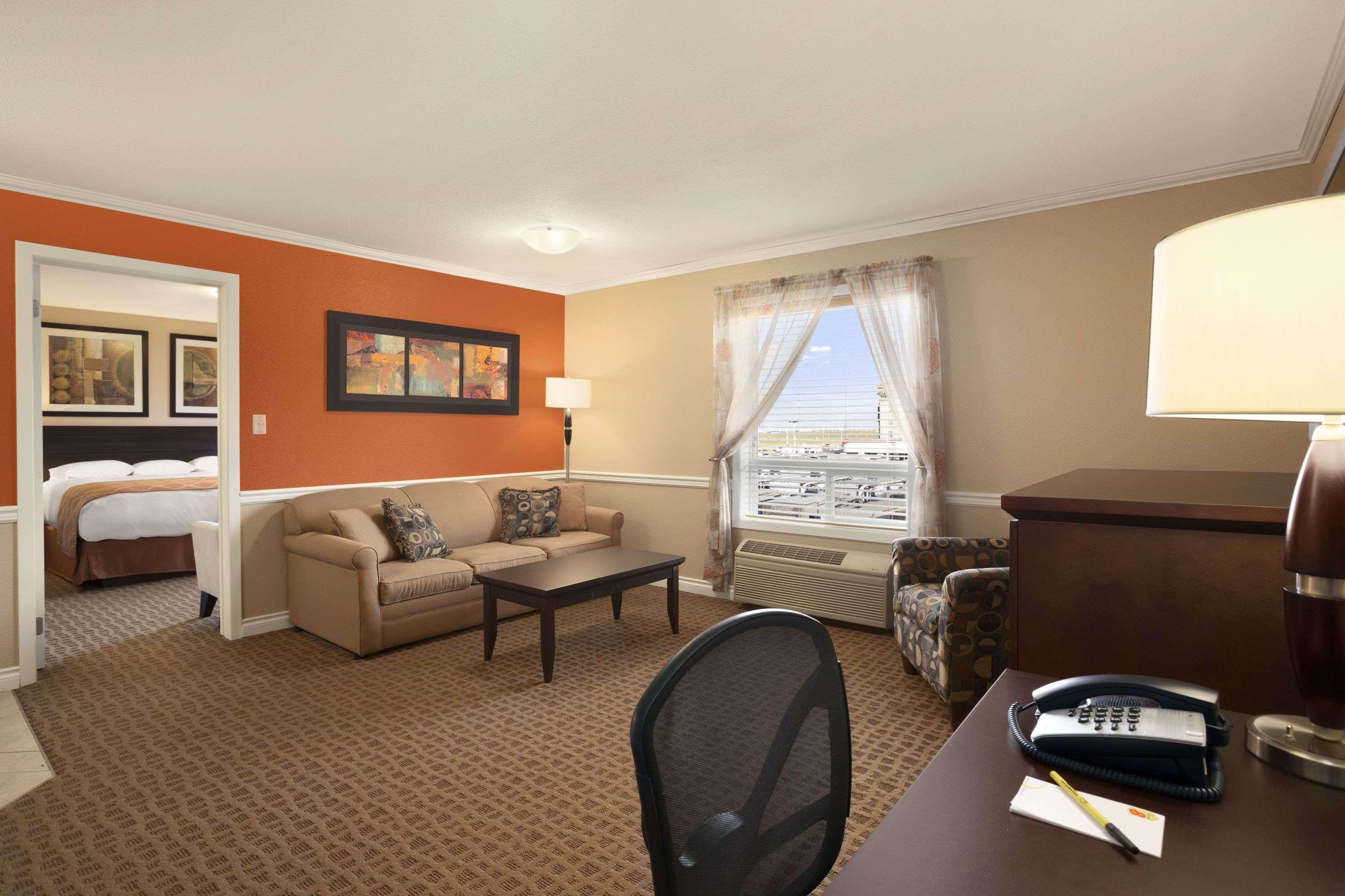 Super 8 By Wyndham Edmonton International Airport Hotel Leduc Luaran gambar